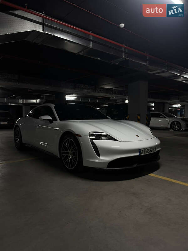 Седан Porsche Taycan 2023 в 