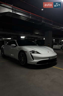 Седан Porsche Taycan 2023 в 