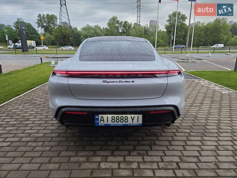 Седан Porsche Taycan 2021 в Киеве