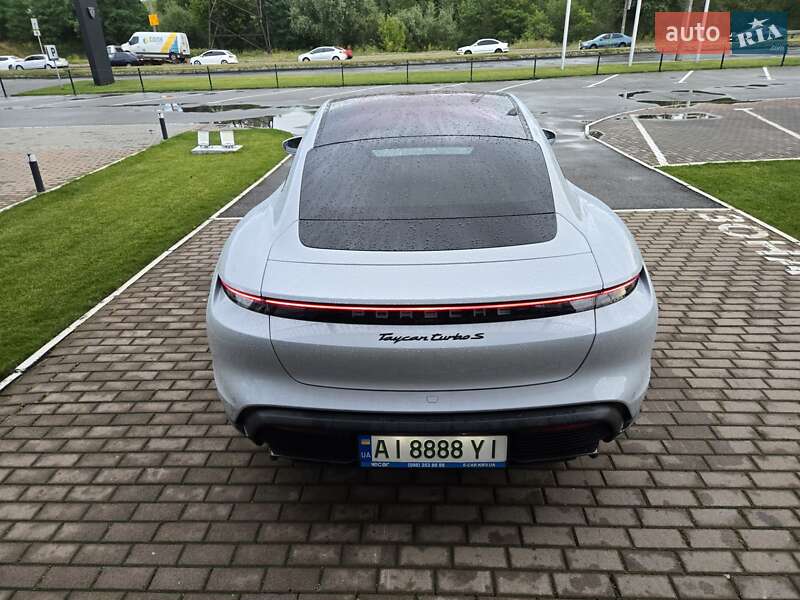Седан Porsche Taycan 2021 в Киеве