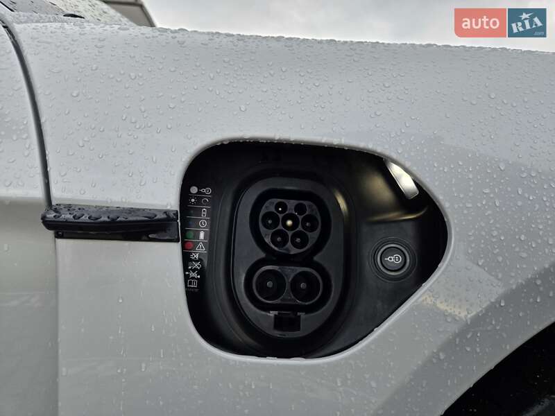 Седан Porsche Taycan 2021 в Киеве