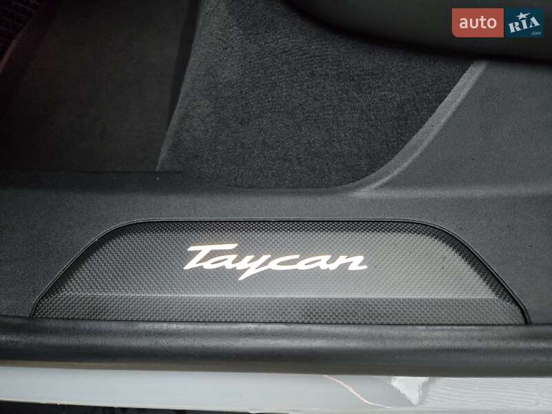 Седан Porsche Taycan 2021 в Киеве