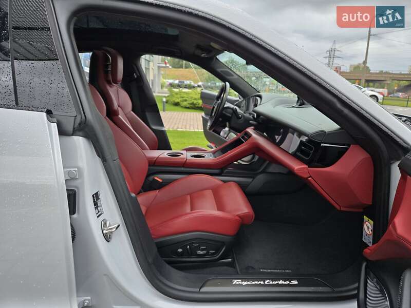 Седан Porsche Taycan 2021 в Киеве