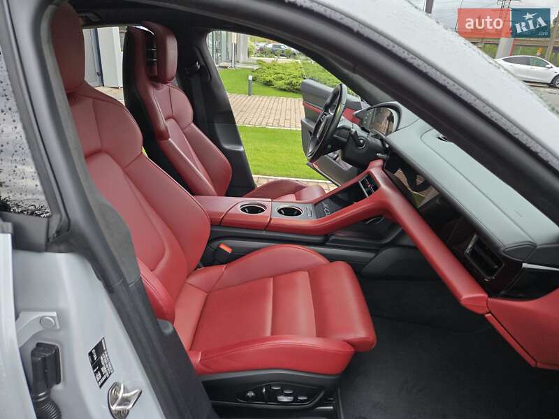 Седан Porsche Taycan 2021 в Киеве