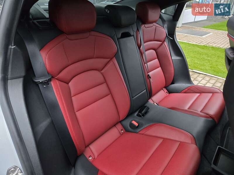 Седан Porsche Taycan 2021 в Киеве