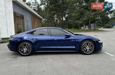 Седан Porsche Taycan 2022 в 