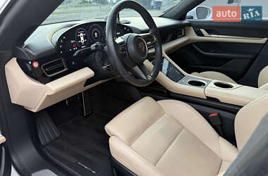 Седан Porsche Taycan 2020 в 
