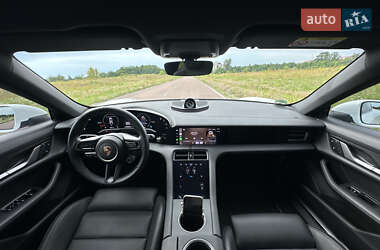 Седан Porsche Taycan 2025 в 