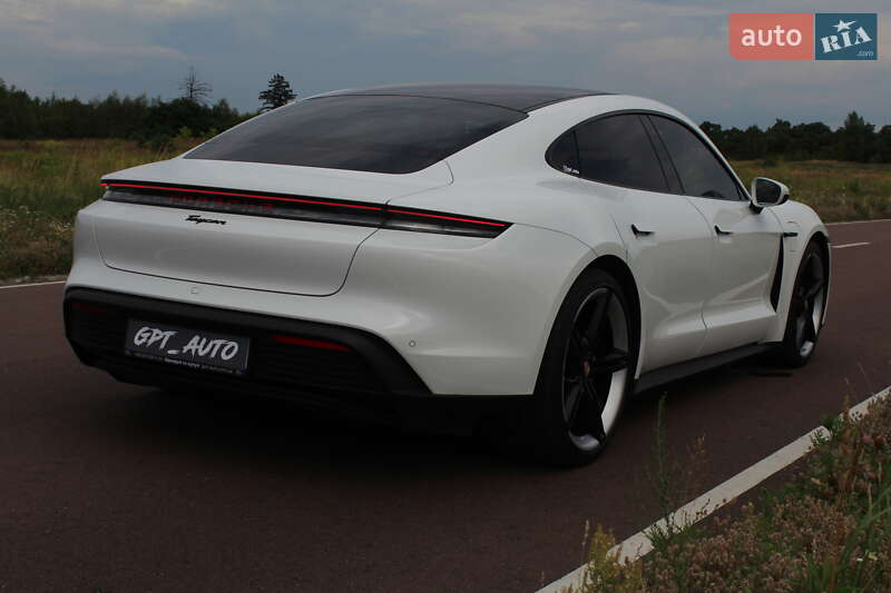 Седан Porsche Taycan 2025 в Киеве