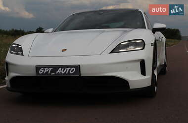 Седан Porsche Taycan 2025 в 