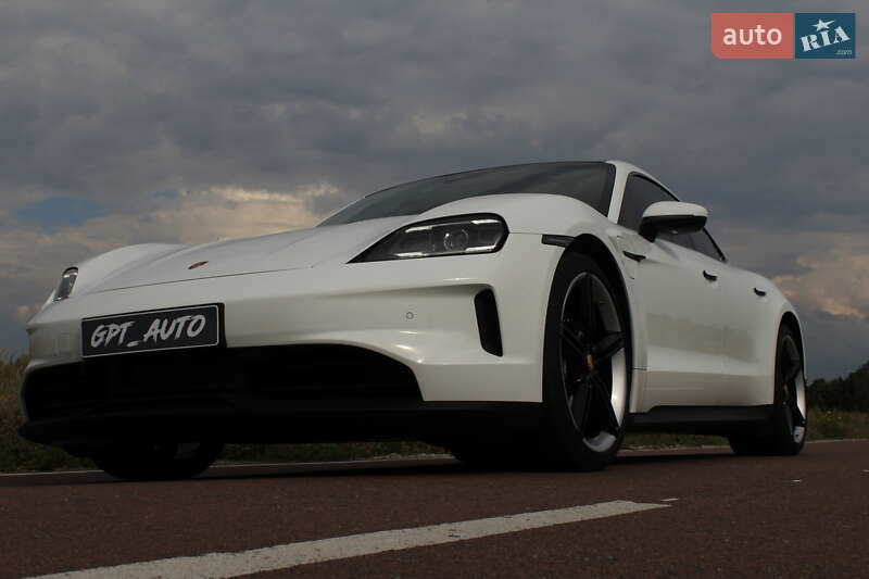 Седан Porsche Taycan 2025 в Киеве