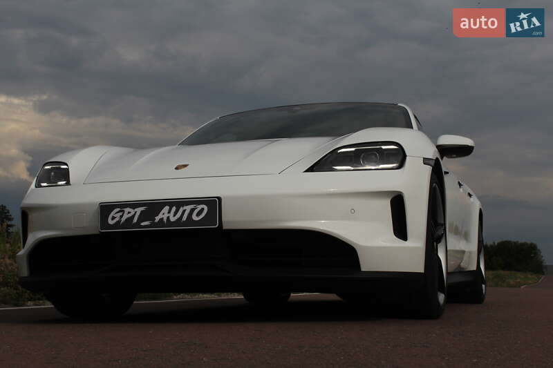 Седан Porsche Taycan 2025 в Киеве