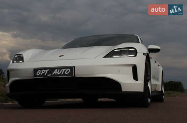 Седан Porsche Taycan 2025 в 