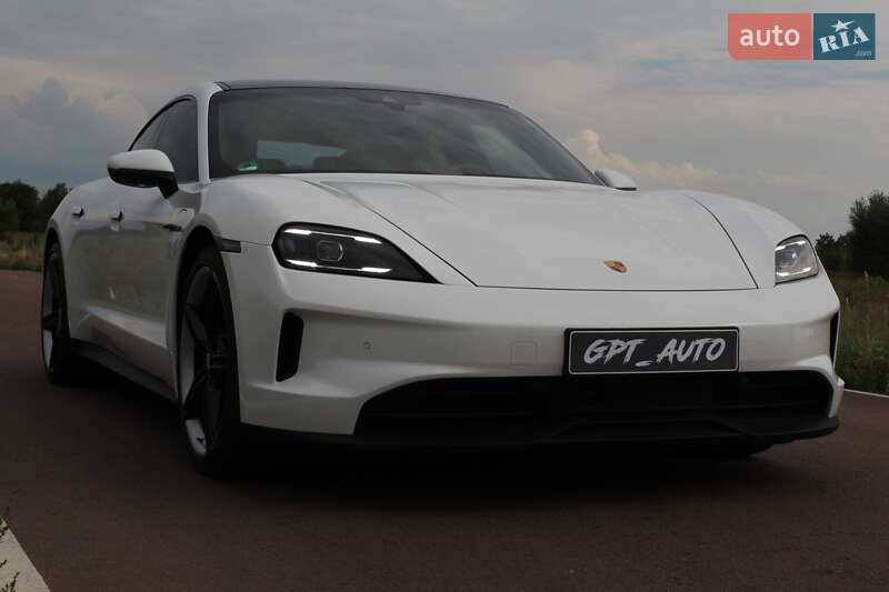 Седан Porsche Taycan 2025 в Киеве