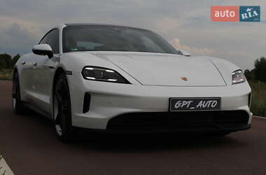 Седан Porsche Taycan 2025 в 