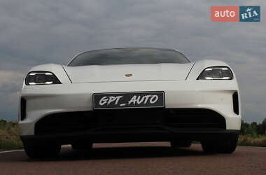 Седан Porsche Taycan 2025 в 