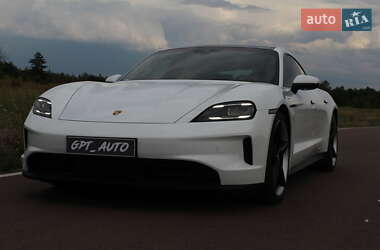 Седан Porsche Taycan 2025 в 