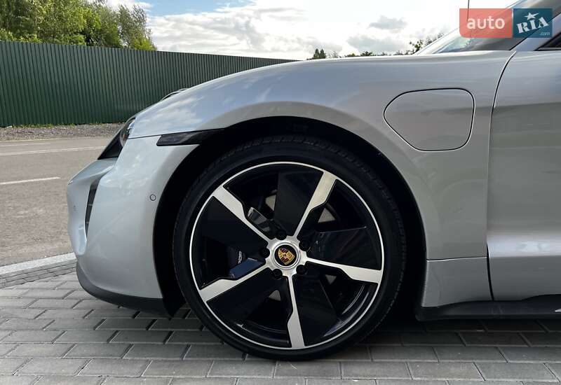Седан Porsche Taycan 2022 в Киеве