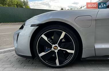 Седан Porsche Taycan 2022 в 