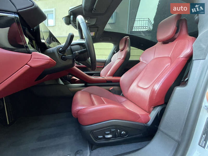 Седан Porsche Taycan 2020 в Львове