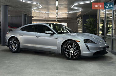 Седан Porsche Taycan 2023 в 