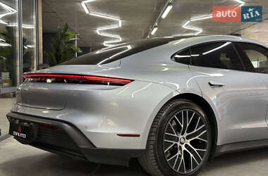Седан Porsche Taycan 2023 в 