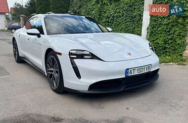 Седан Porsche Taycan 2022 в 