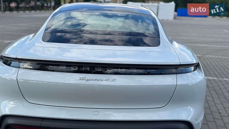 Седан Porsche Taycan 2022 в Коломые
