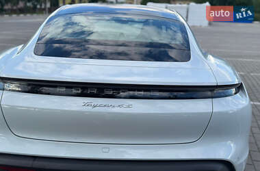 Седан Porsche Taycan 2022 в 