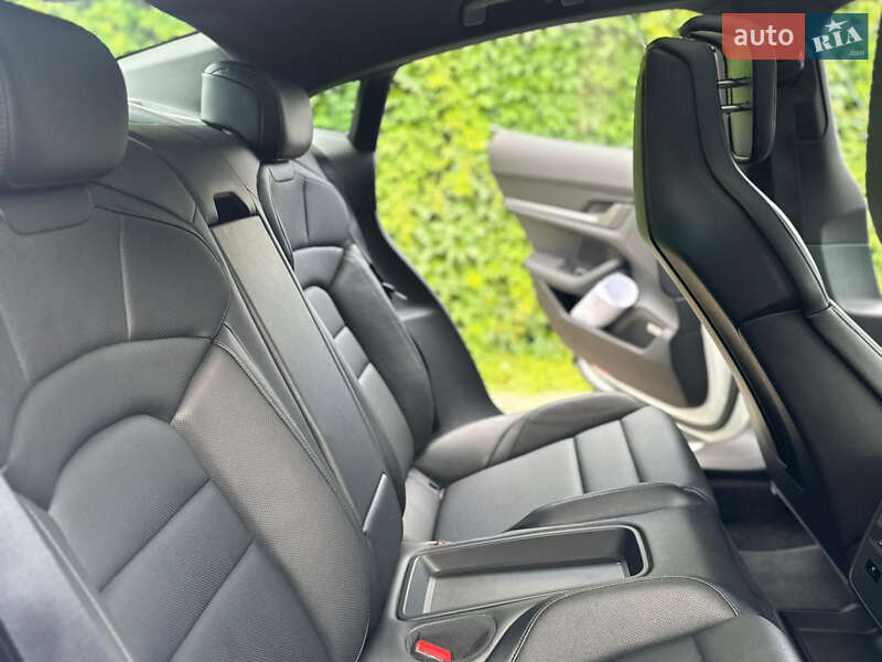 Седан Porsche Taycan 2022 в Коломые