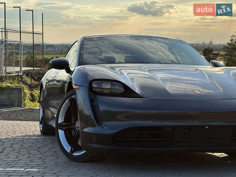 Седан Porsche Taycan 2020 в Львове
