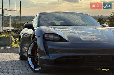 Седан Porsche Taycan 2020 в 