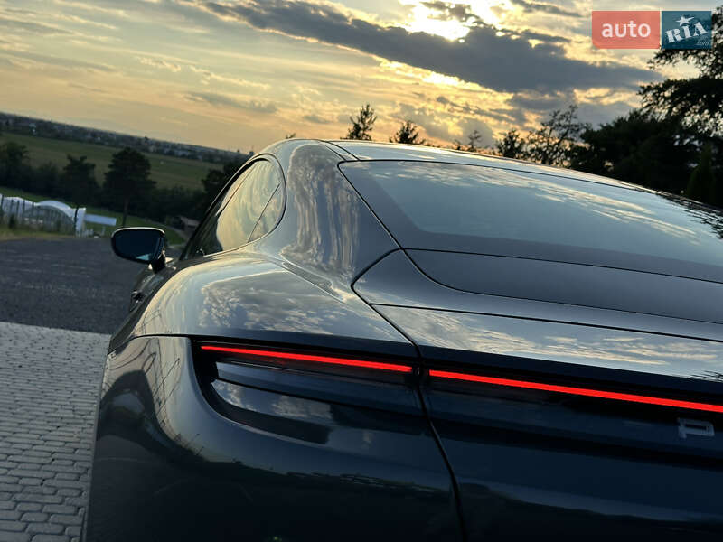 Седан Porsche Taycan 2020 в Львове