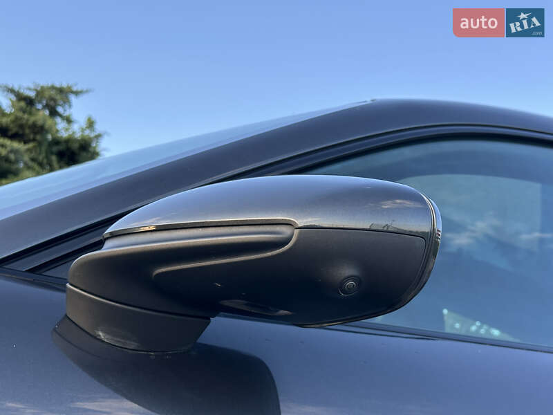 Седан Porsche Taycan 2020 в Львове