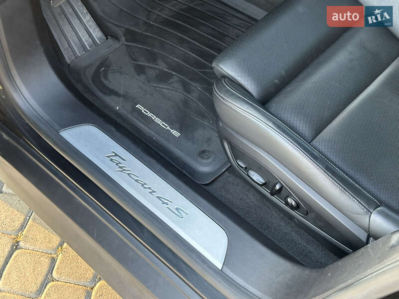 Седан Porsche Taycan 2020 в Львове
