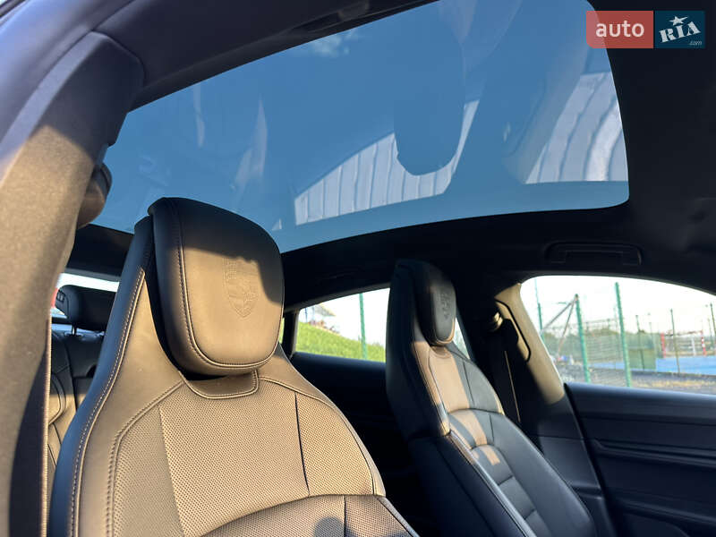 Седан Porsche Taycan 2020 в Львове