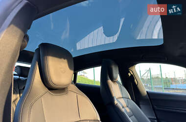 Седан Porsche Taycan 2020 в 