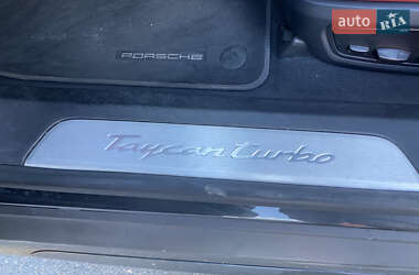 Седан Porsche Taycan 2019 в 