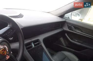 Седан Porsche Taycan 2021 в 