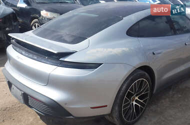 Седан Porsche Taycan 2021 в 