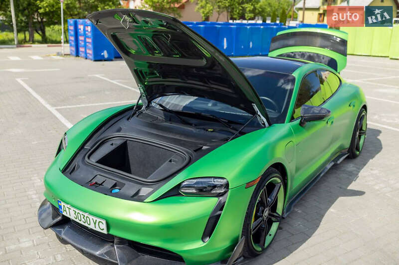 Седан Porsche Taycan 2020 в Львове