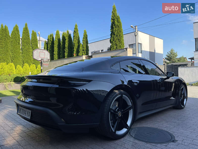 Седан Porsche Taycan 2021 в Ровно