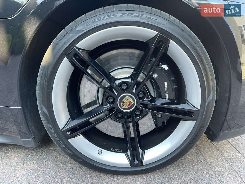Седан Porsche Taycan 2021 в Ровно