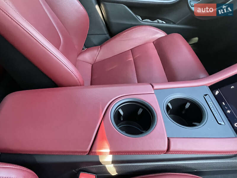 Седан Porsche Taycan 2021 в Ровно