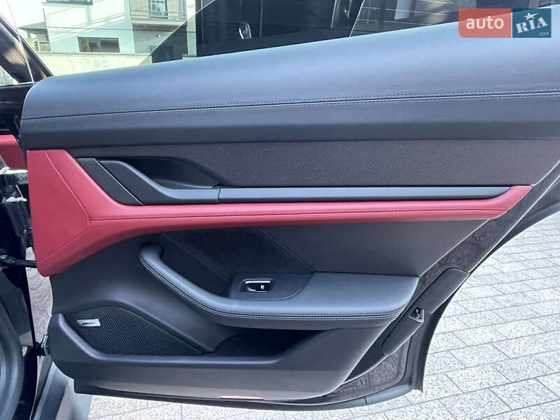 Седан Porsche Taycan 2021 в Ровно