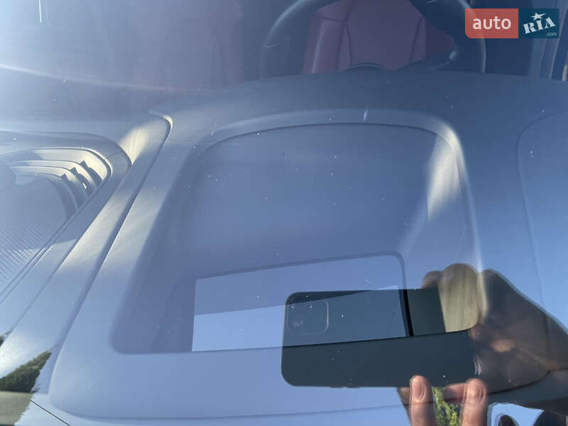 Седан Porsche Taycan 2021 в Ровно