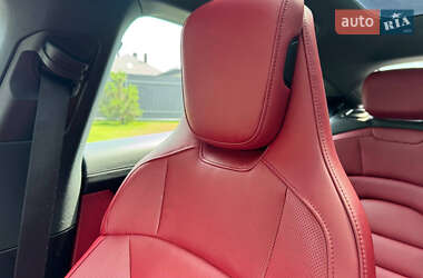 Седан Porsche Taycan 2021 в 