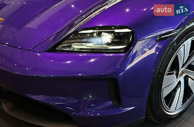 Седан Porsche Taycan 2025 в 