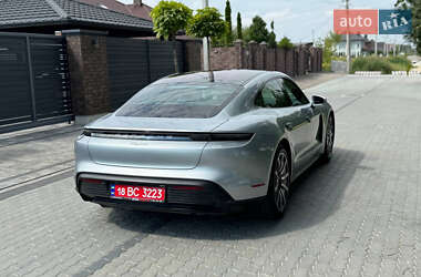 Седан Porsche Taycan 2021 в 