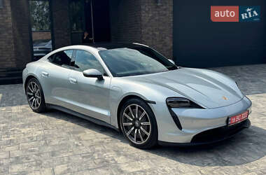 Седан Porsche Taycan 2021 в 